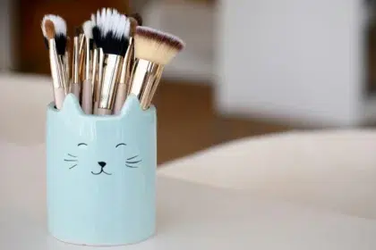 Как да почиствате четките си за грим?