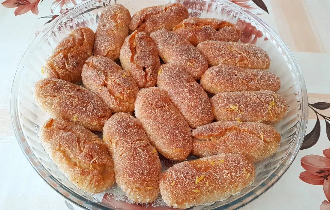 Сиропирани сладки с грис