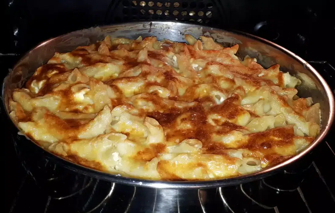 Запечени макарони с кайма и сметана