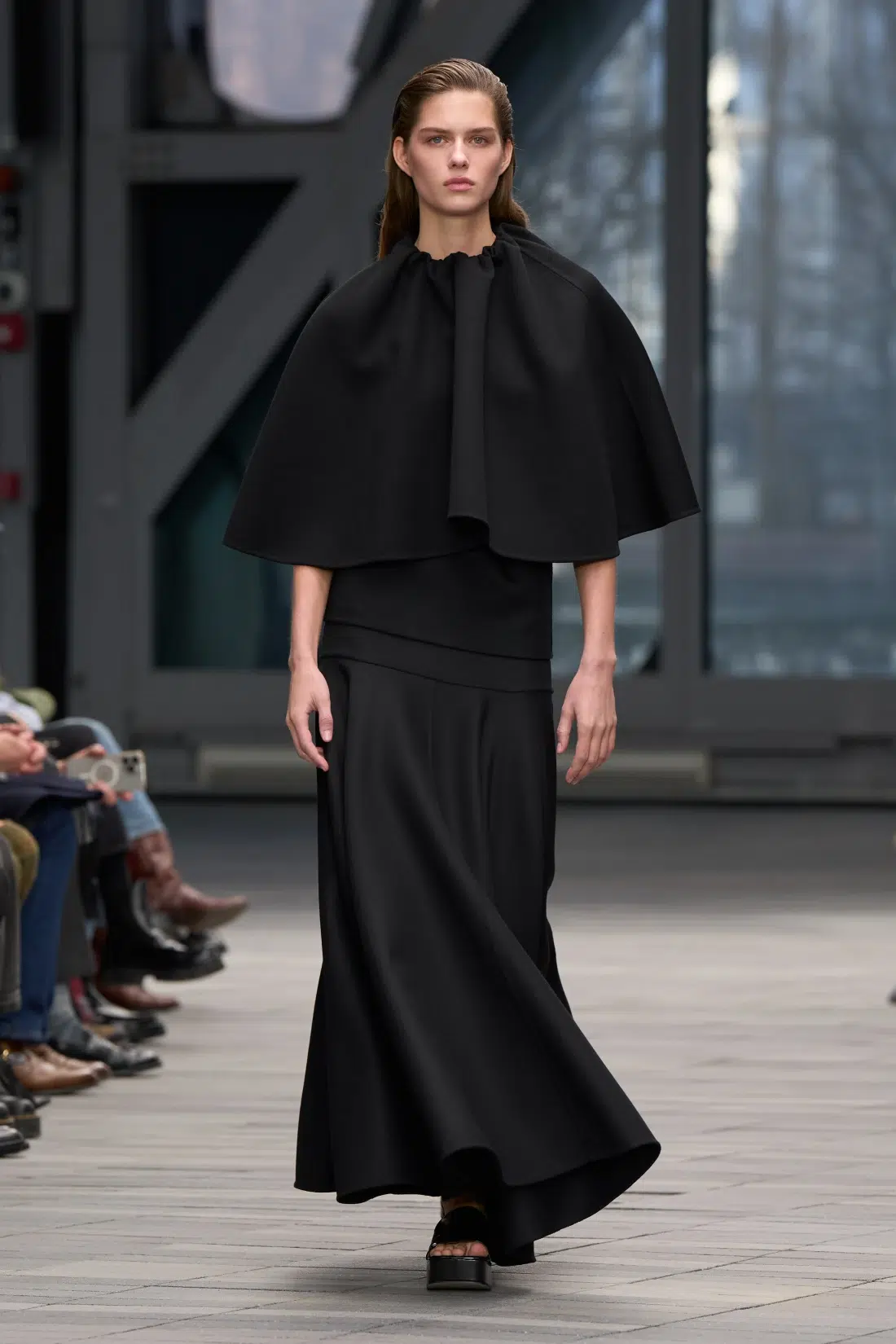 Вероника Леони върна тялото в центъра на Calvin Klein