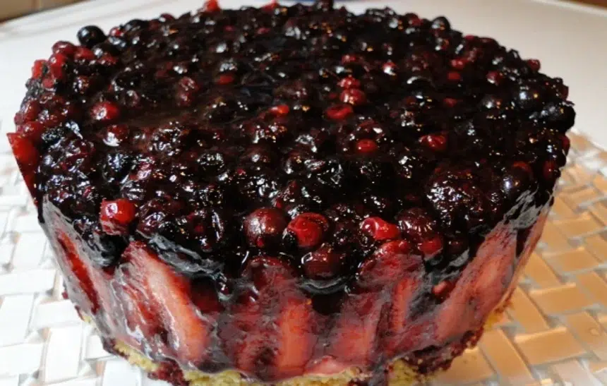 Чийзкейк с ягоди и горски плодове