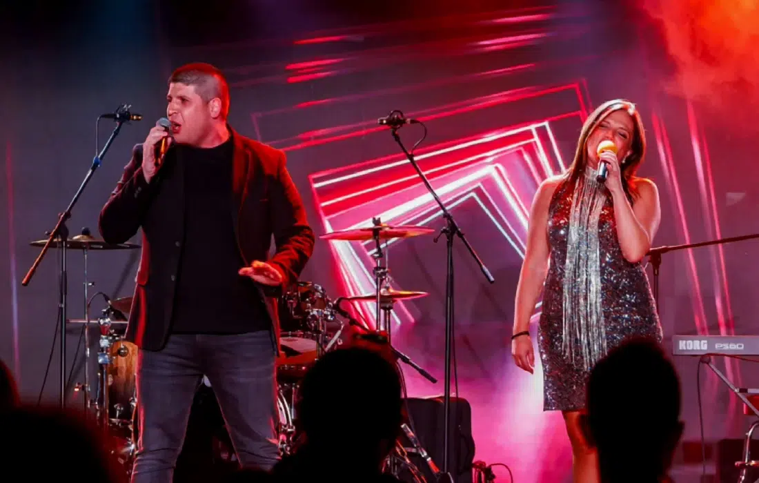 "Бизнесът пее": история за музика, приятелство и сцена