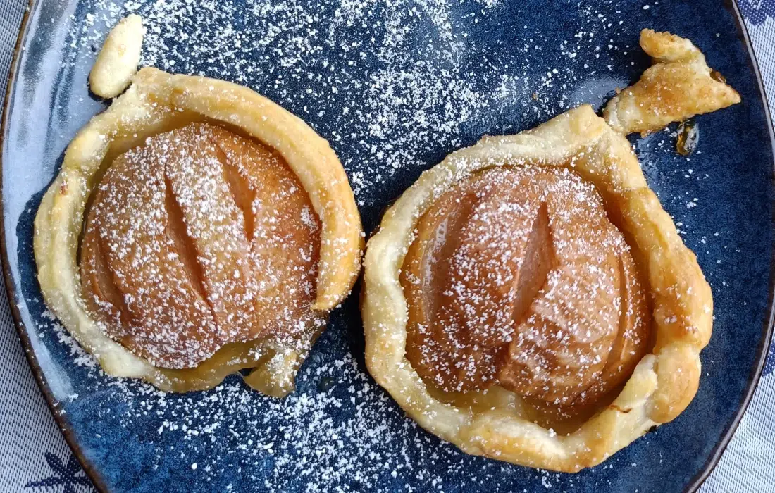 Печени круши в бутер тесто