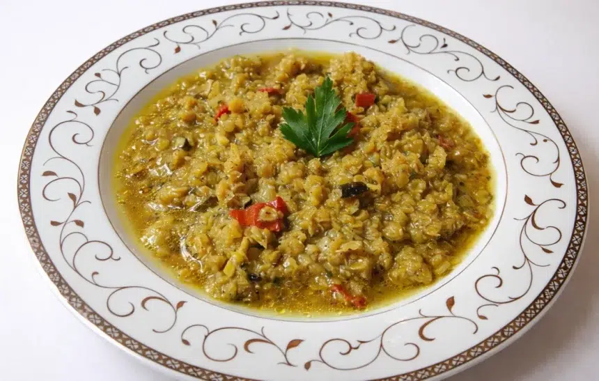 Червена леща с гъби шийтаке