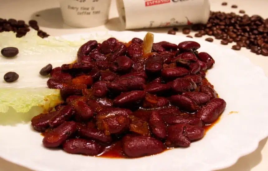 Червен боб с кафе и бърбън на фурна