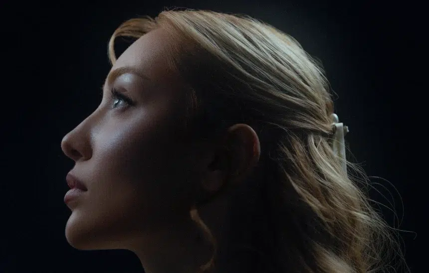 Ново в плейлиста на СЛЕД 5: Дара Екимова и "Броя звезди"