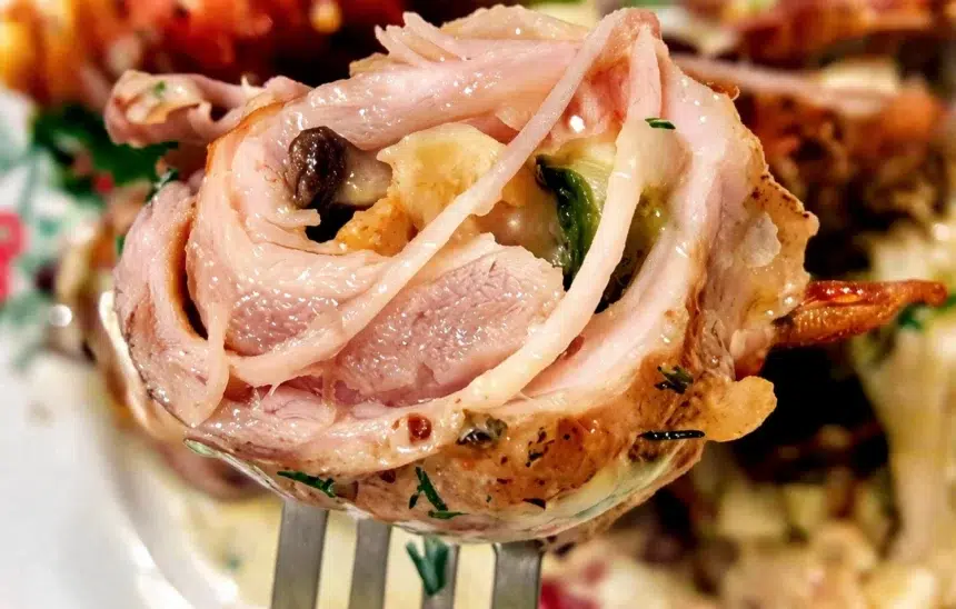 Пилешки рулца с кашкавал, шунка и гъби