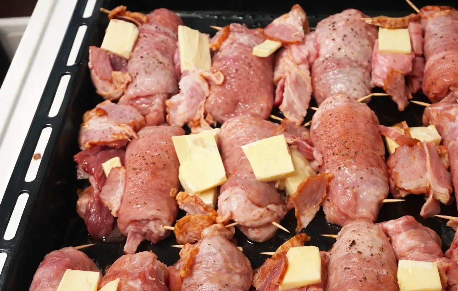 Пилешки рулца с кашкавал, шунка и гъби