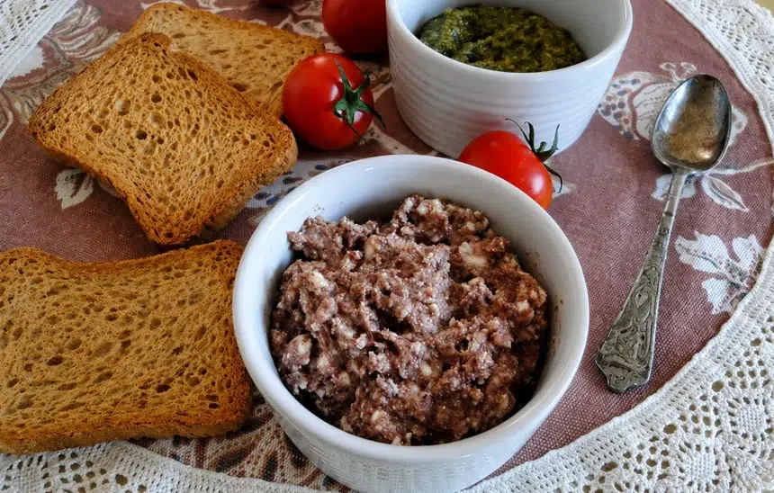 Дип от маслини със сирене