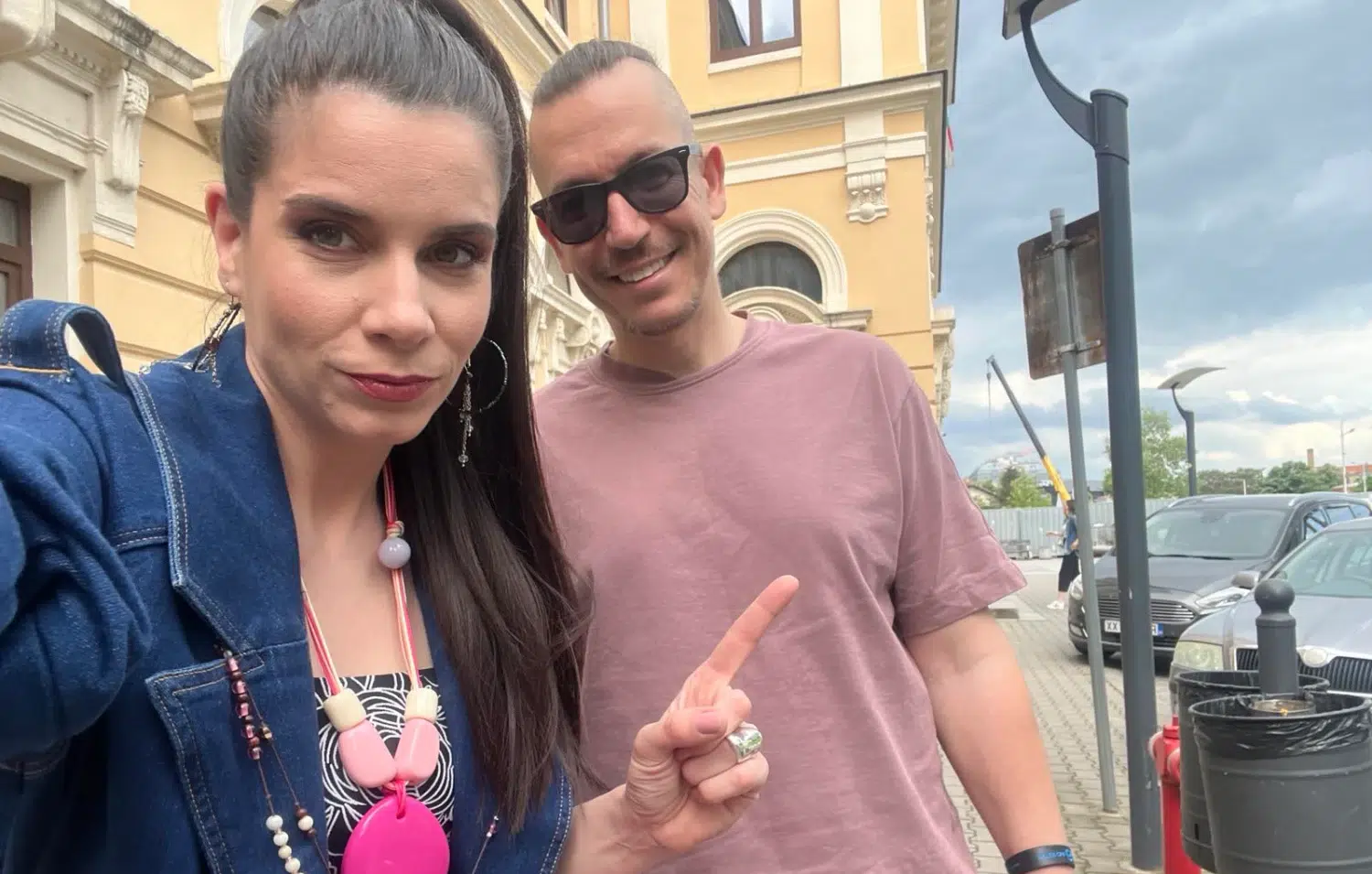 Ново в плейлиста на СЛЕД 5: IVE & Chaz с "Различна"